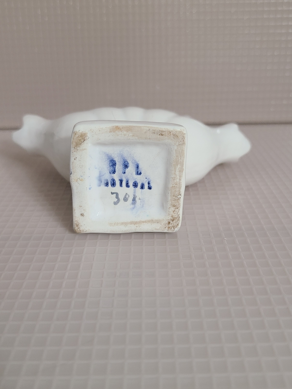 Mini Vintage ELPA ALCOBACA Portugal Five Finger Tulip White Flower Frog Bud Vase - Picture 5 of 6